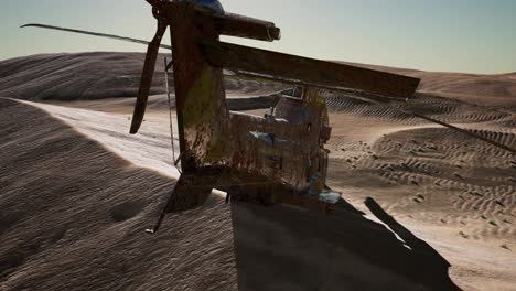 Alter-Verrosteter-Militärhubschrauber-In-Der-Wüste-Bei-Sonnenuntergang